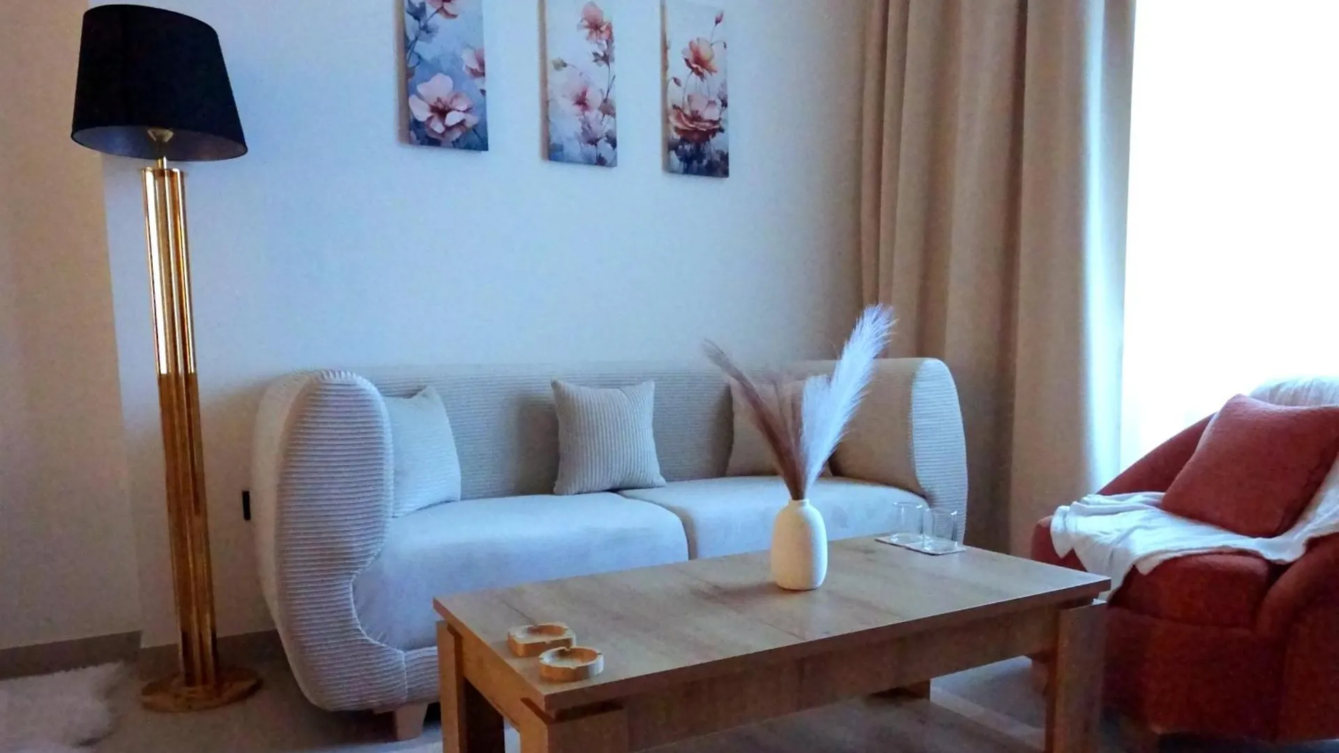 Apartment Modern Chic 1 Bhk In Binghatti House Dubai